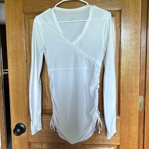 Athleta Woman’s Long Sleeve V-Neck Wick-It Adjustable Cover Up White
